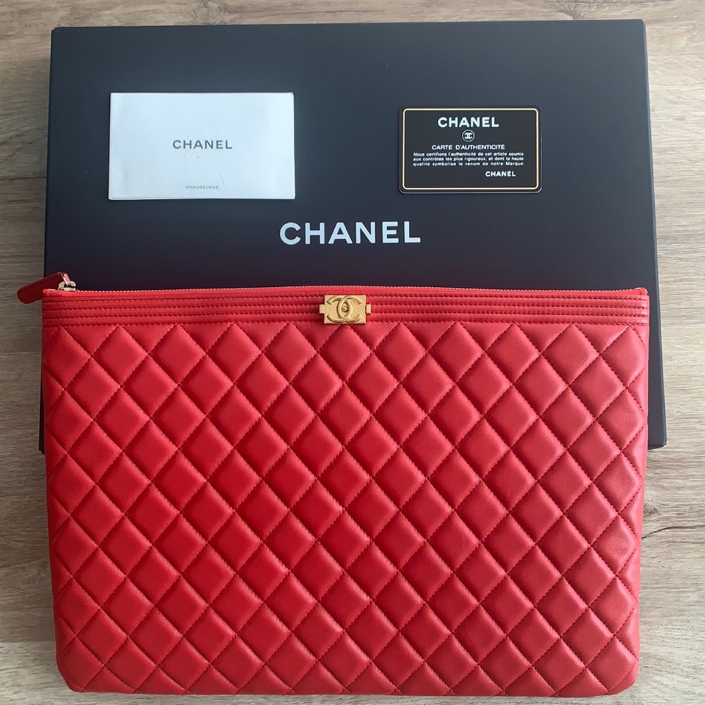 Chanel Le Boy large O Case in lambskin
